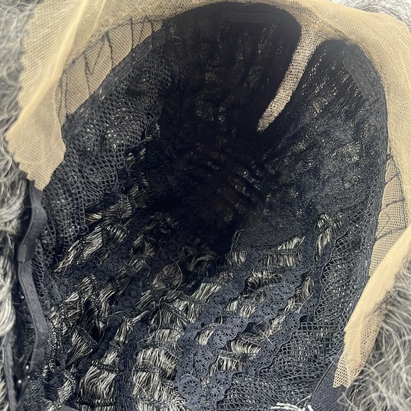 Gray pre parted lace front wig - Picture 6 of 8